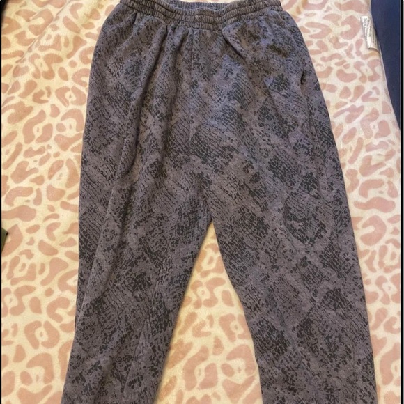 Victoria’s Secret PINK Joggers - Picture 1 of 2